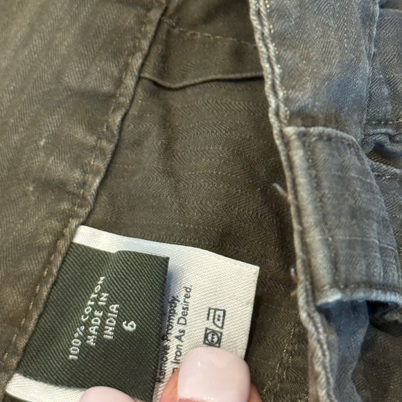 Eddie Bauer Women’s Green Cargo Shorts - Picture 4 of 7